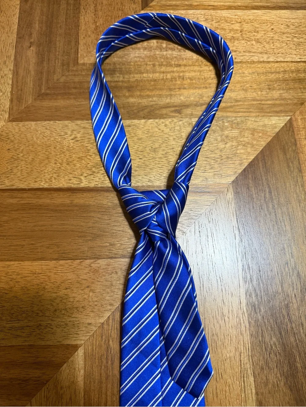Donald J. Trump Signature Collection Silk Tie Mens Classic Blue Striped Gold Bar